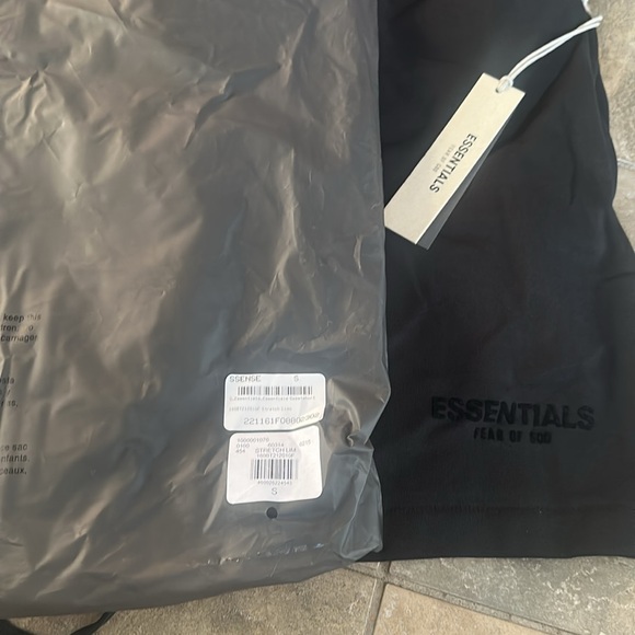 Fear of god essentials Black Shorts, brand new w/tags & essentials bag AUTHENTIC - Picture 3 of 3